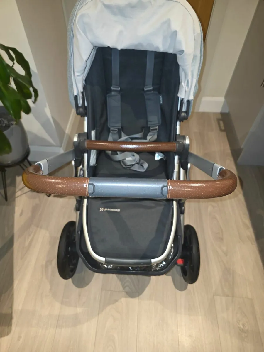 Uppababy vista V2 pram and buggy - Image 2