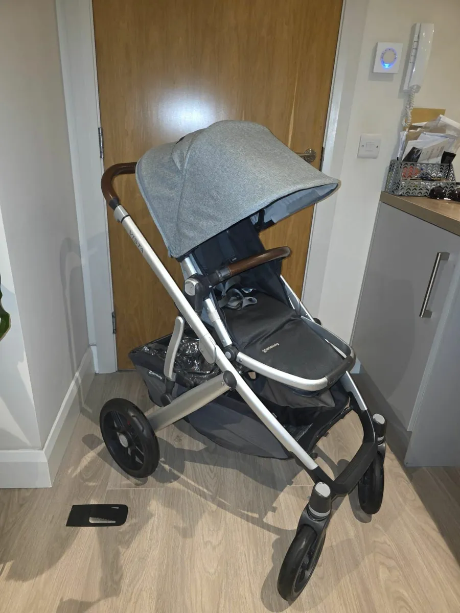 Uppababy vista V2 pram and buggy - Image 3