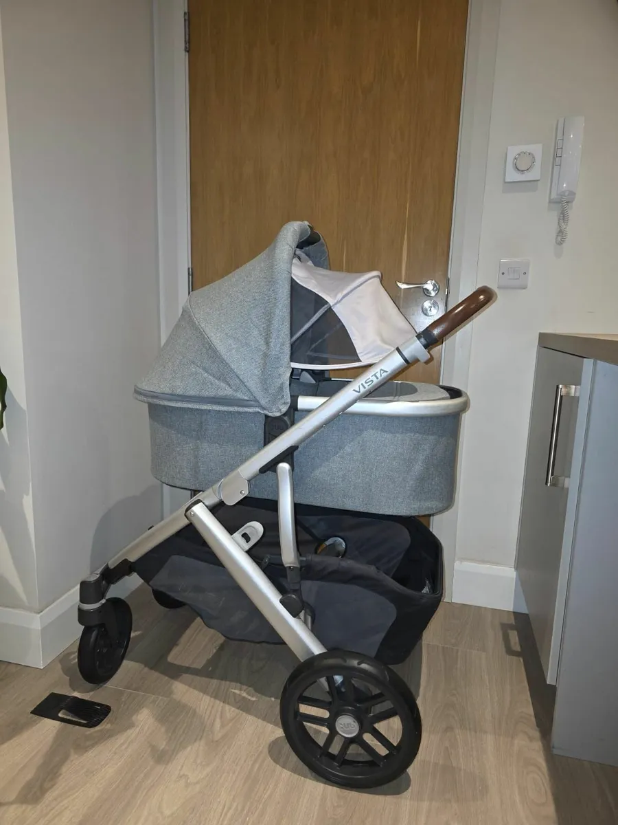 Uppababy vista V2 pram and buggy - Image 4