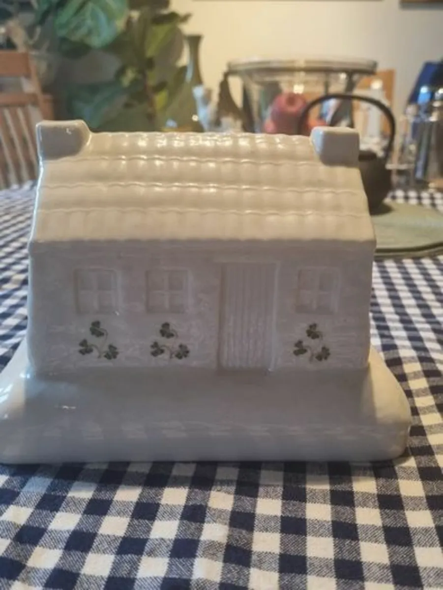 Donegal Parian China Cottage - Image 3