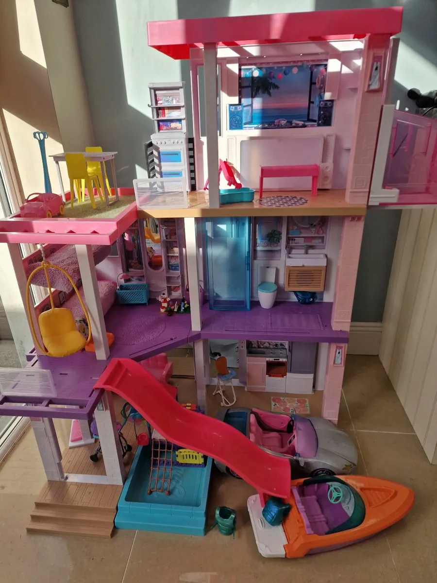 Barbie Dream House & Accessories - Image 1