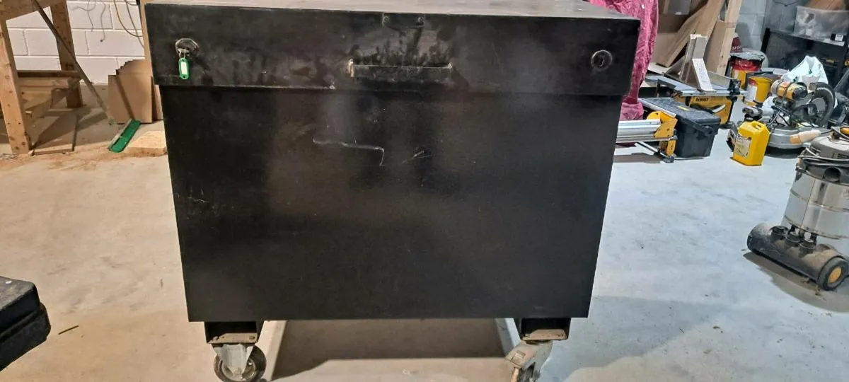 Large site box - Image 1