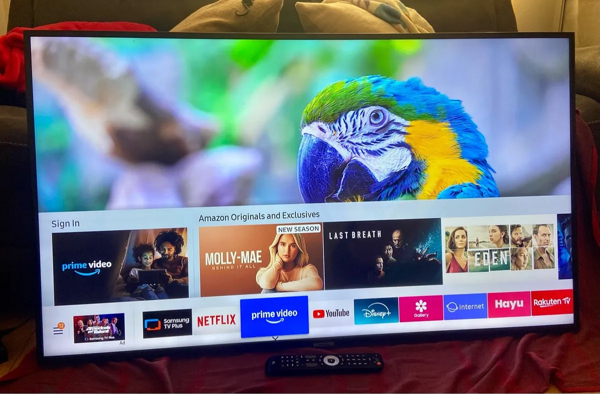 Samsung 50” 4K Smart TV & Wall Bracket - Image 1