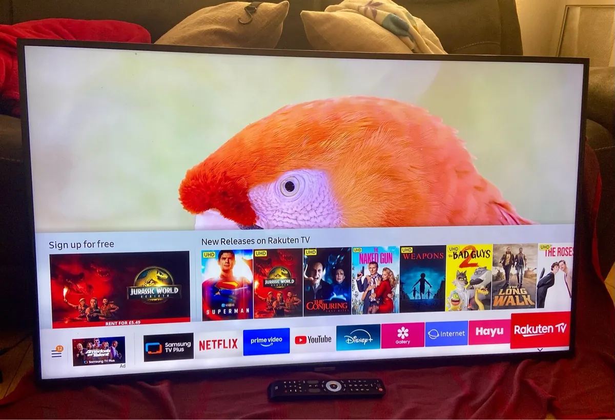 Samsung 50” 4K Smart TV & Wall Bracket - Image 4