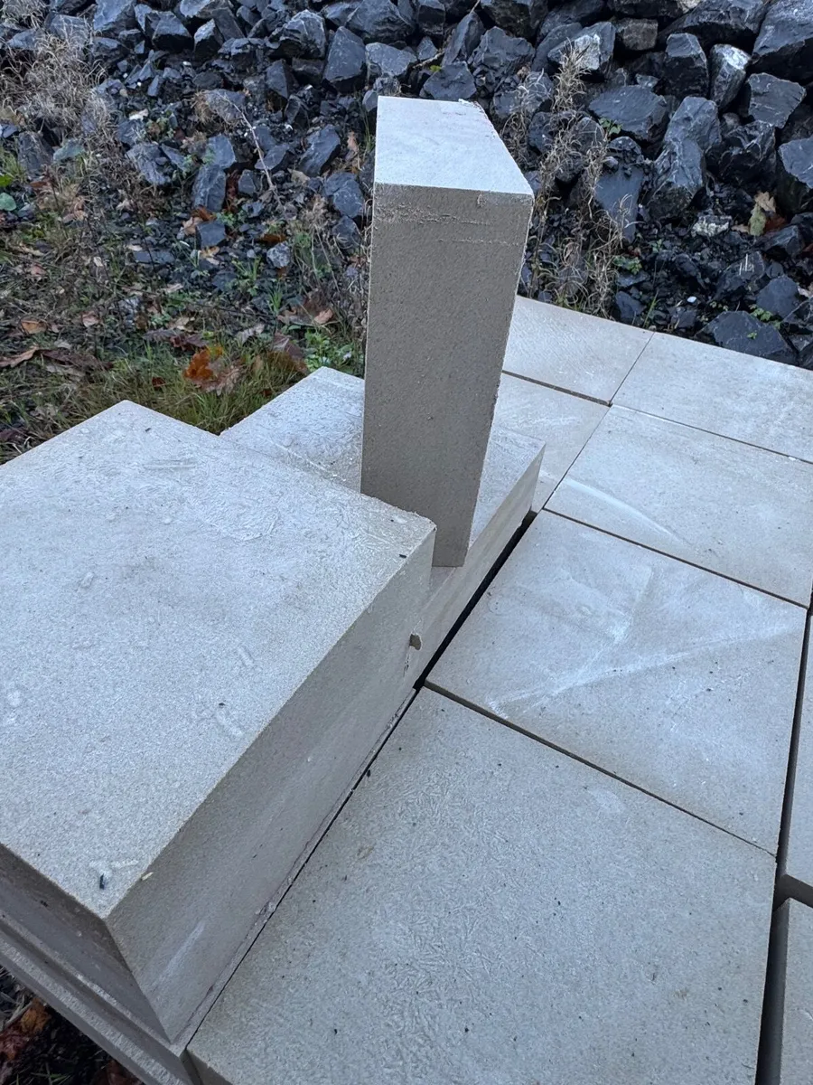 Cut sandstone - Image 1