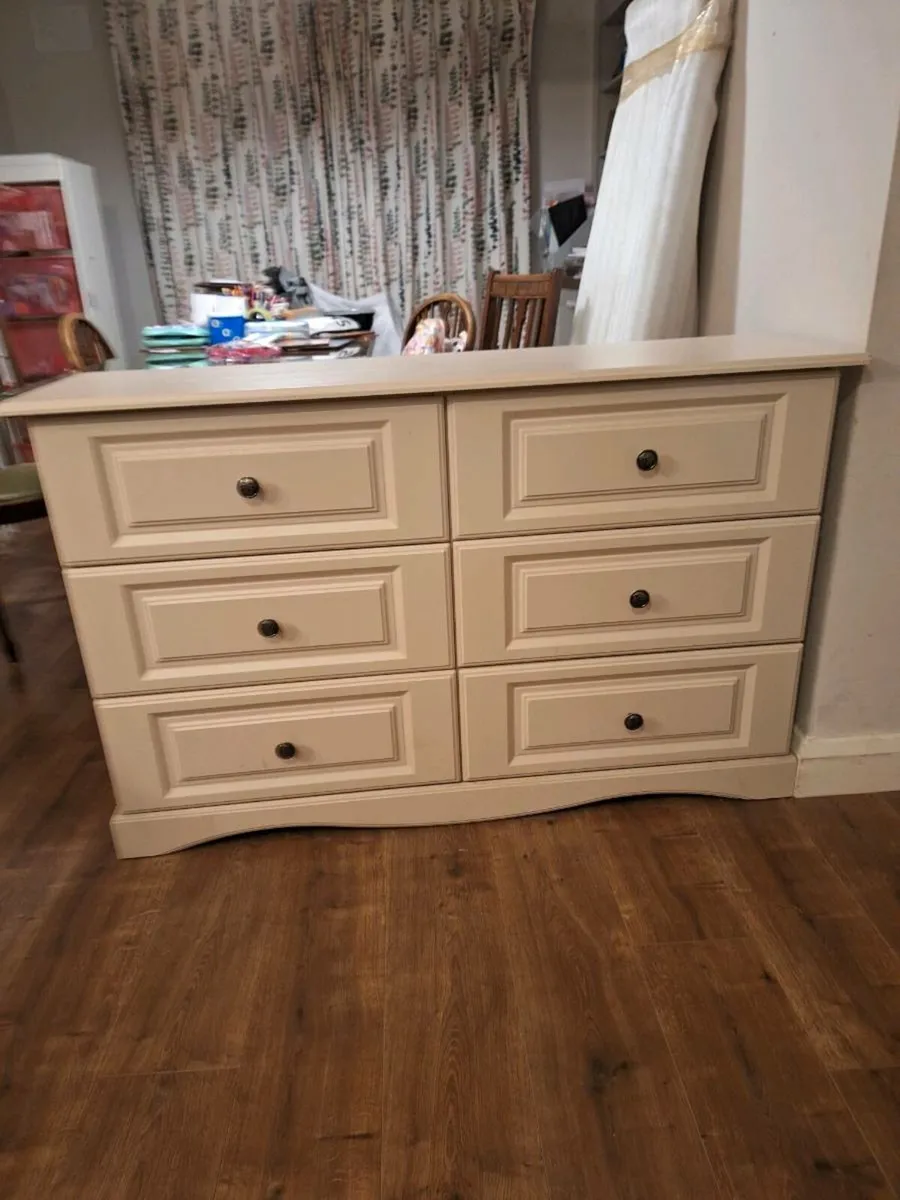 Chest of drawers - Image 1