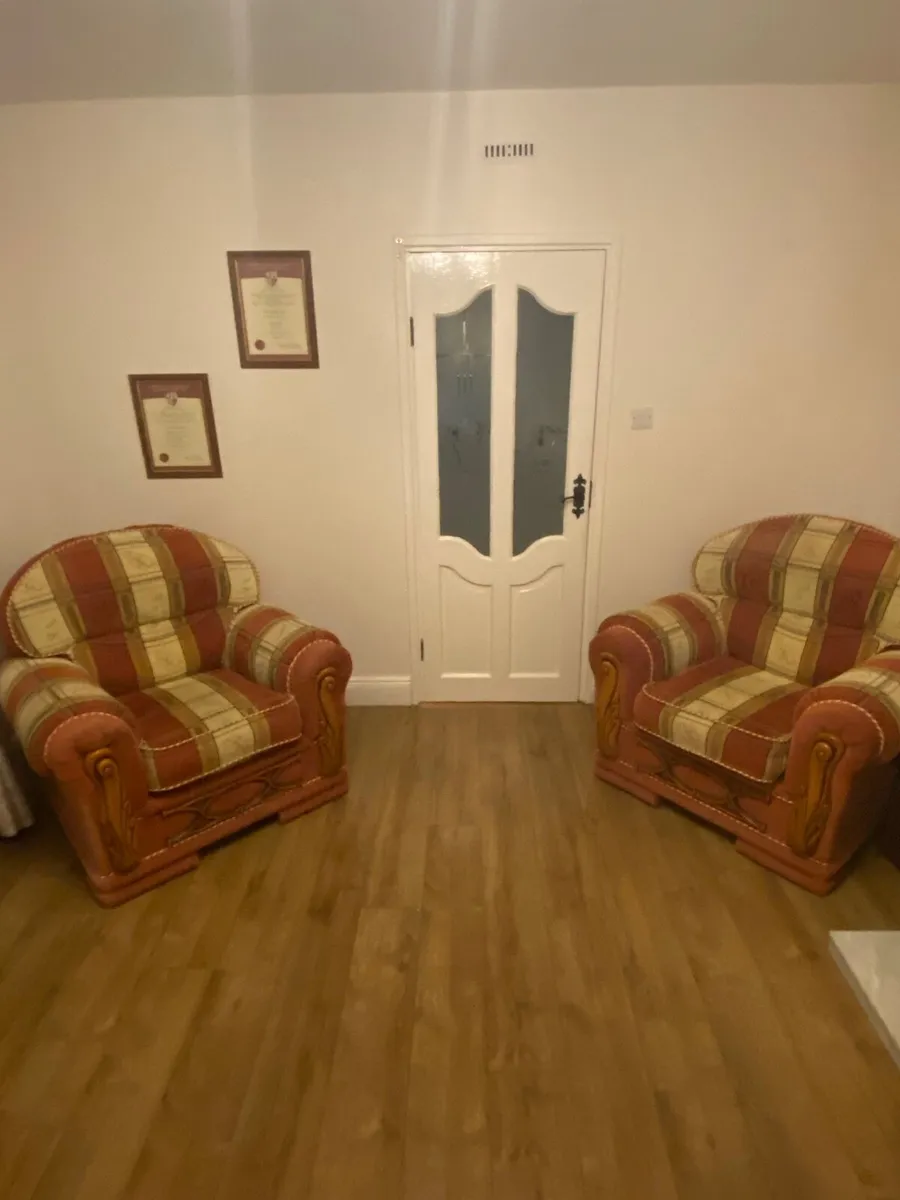 Three piece suite - Image 2