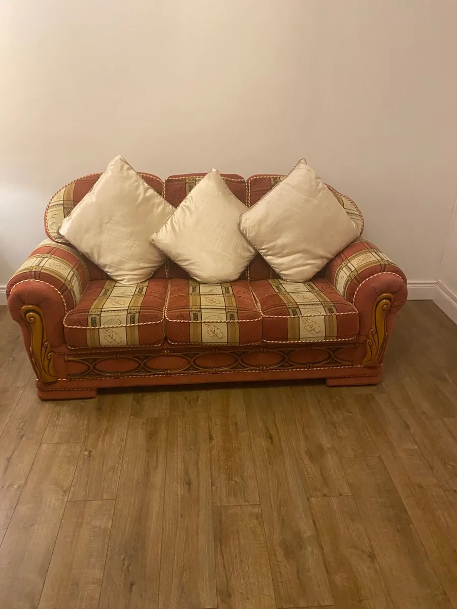 Three piece suite - Image 1