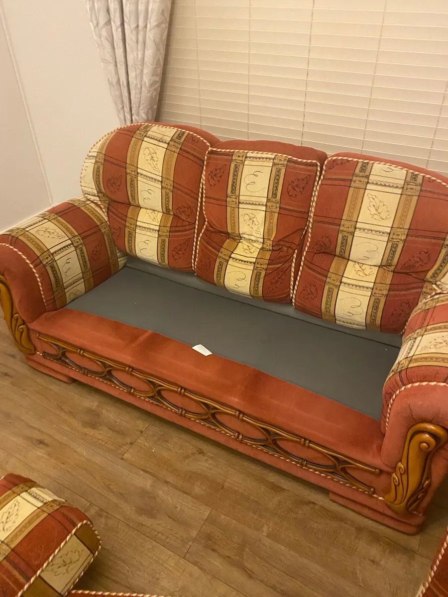 Three piece suite - Image 4