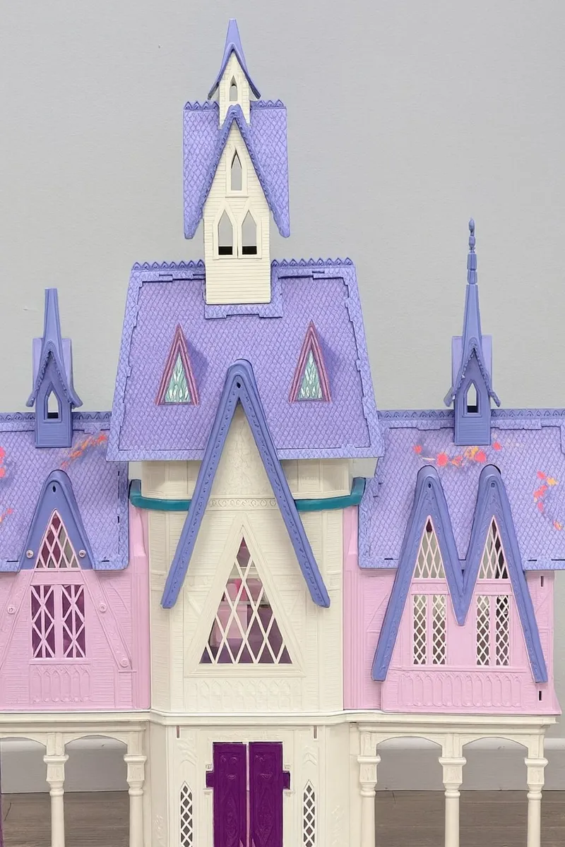 Frozen castle - Image 3