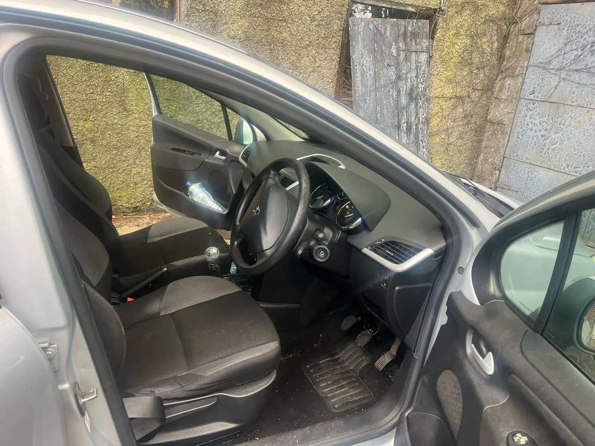 Peugeot 207 2007 - Image 2