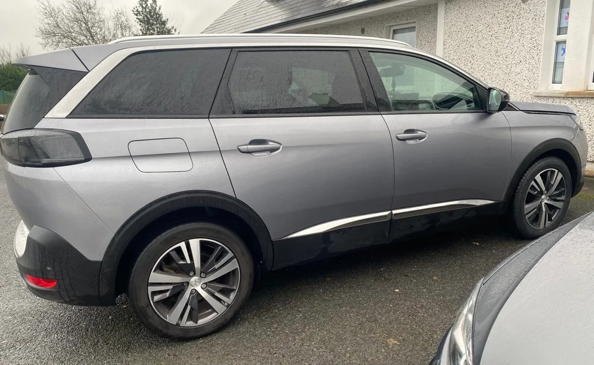 2022 Peugeot 5008 FL Allure - Image 3