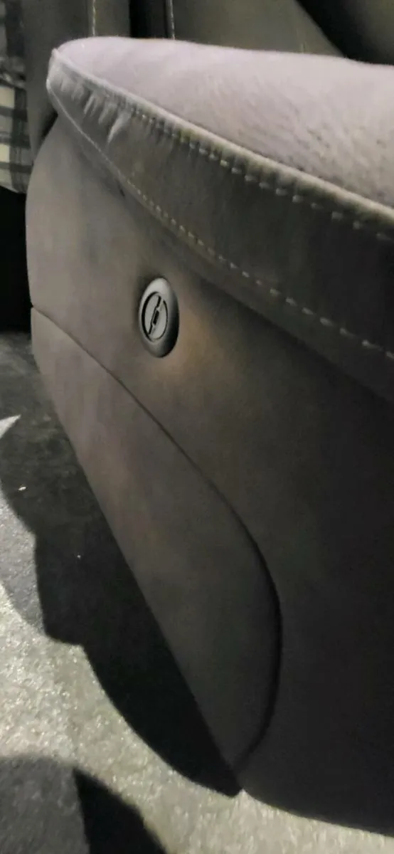 Two seater electric reclining couch - Image 2