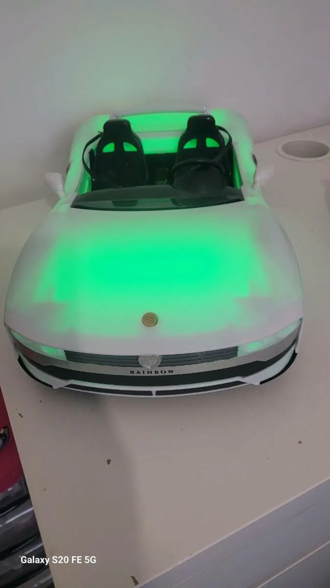 Rainbow high car - Image 1