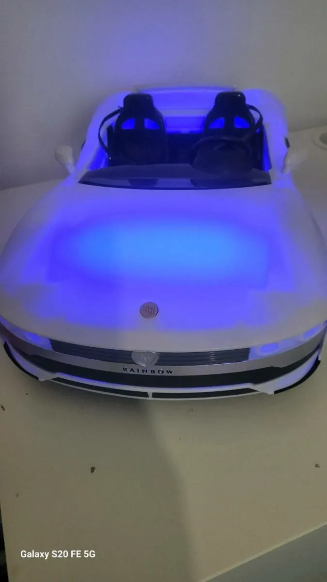 Rainbow high car - Image 2