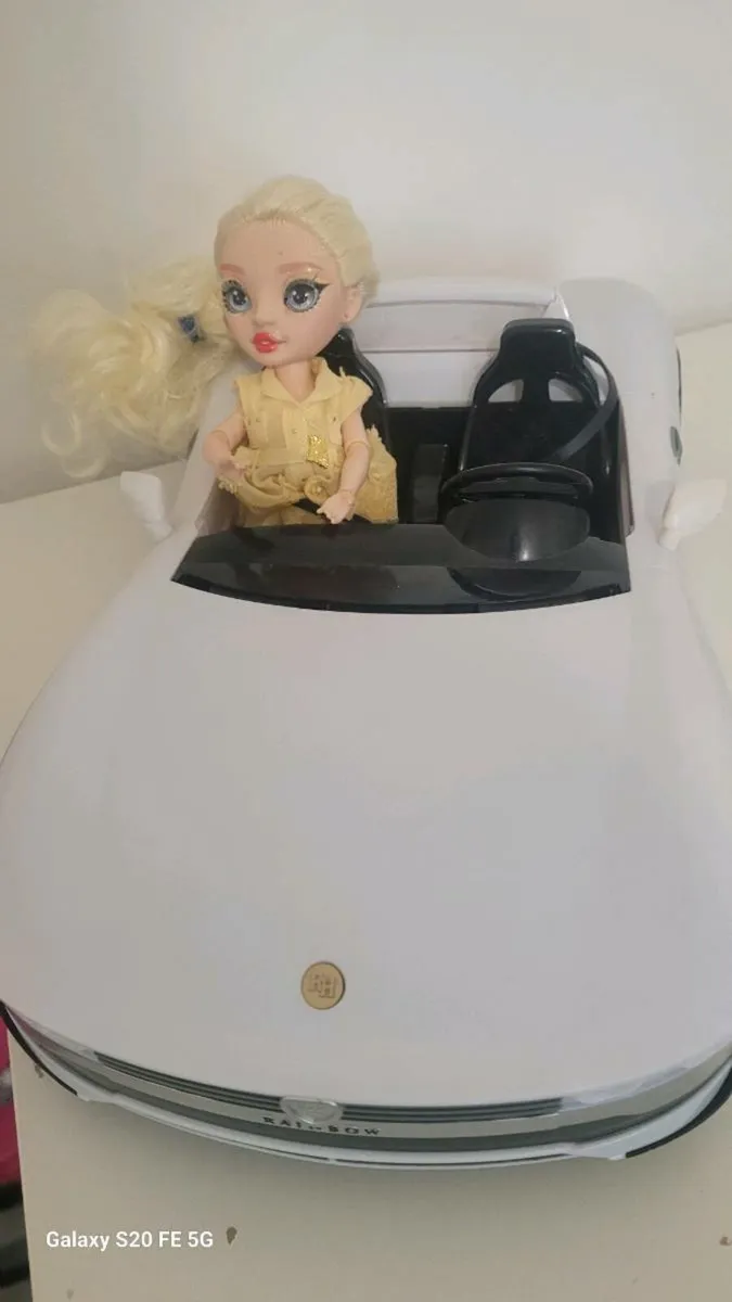 Rainbow high car - Image 3