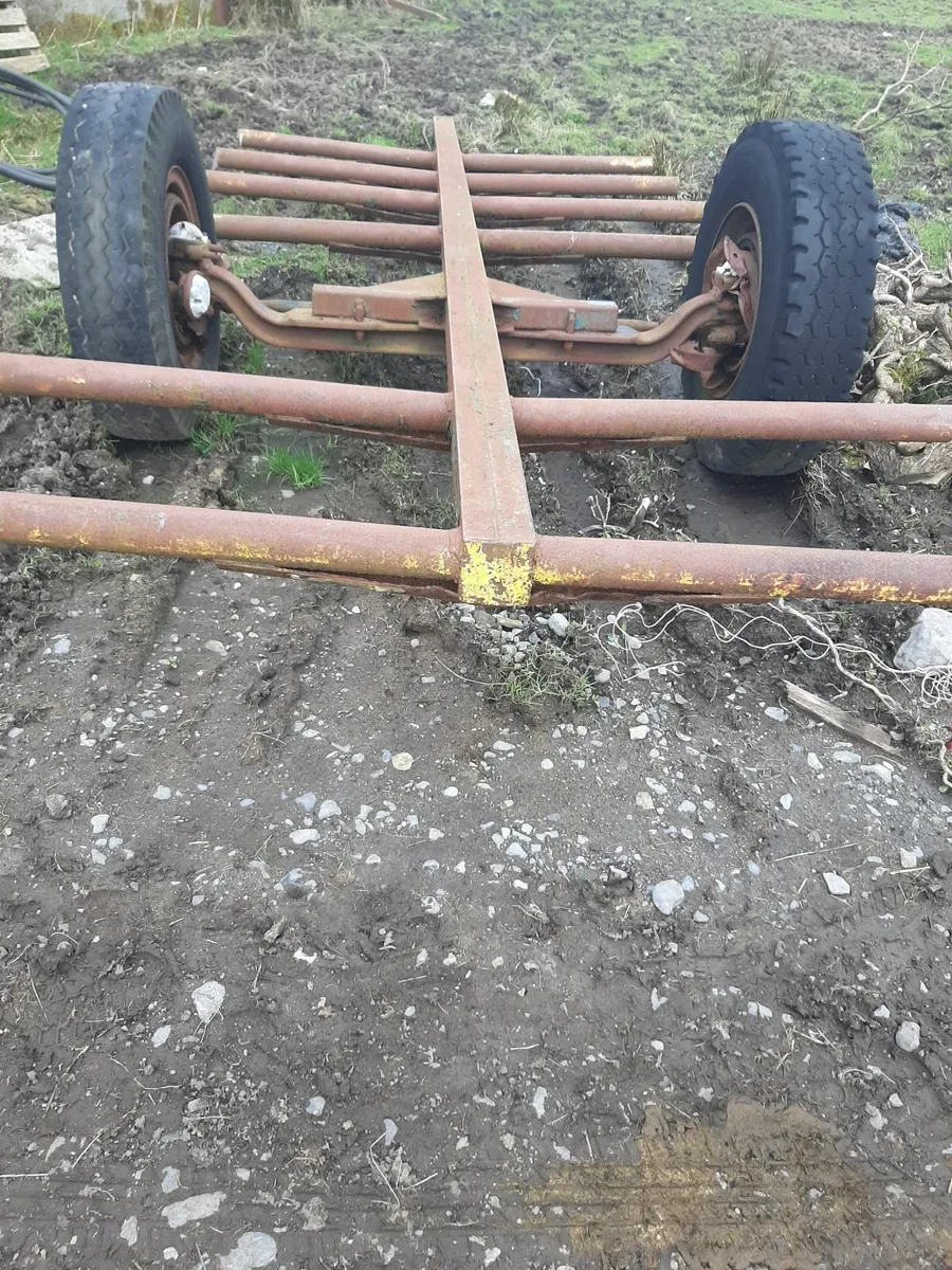 Bale trailer - Image 1