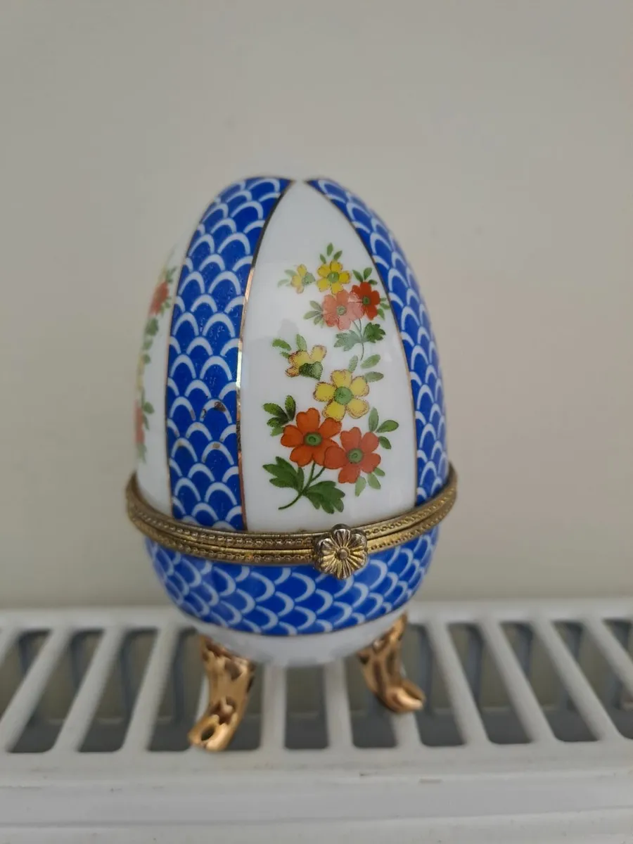 Porcelain Egg shaped trinket box vintage - Image 1