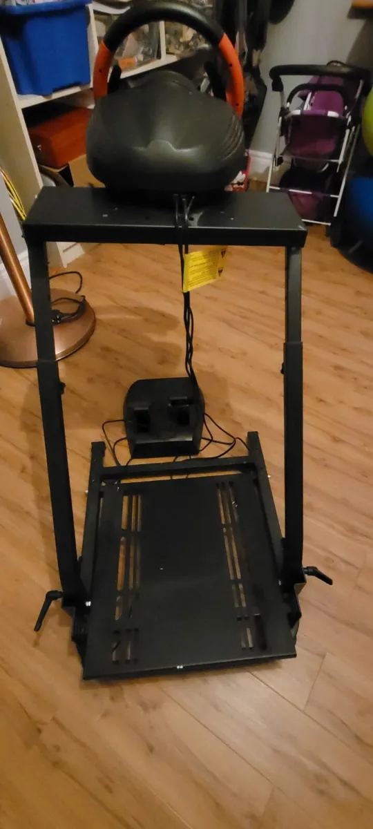 Thrustmaster T150 Ferrari steering wheel and stand - Image 2