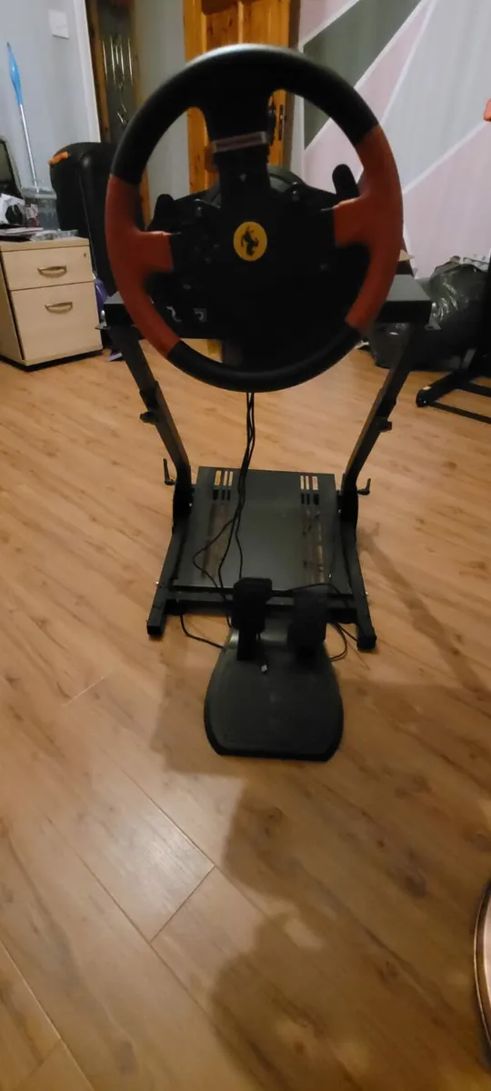 Thrustmaster T150 Ferrari steering wheel and stand - Image 3