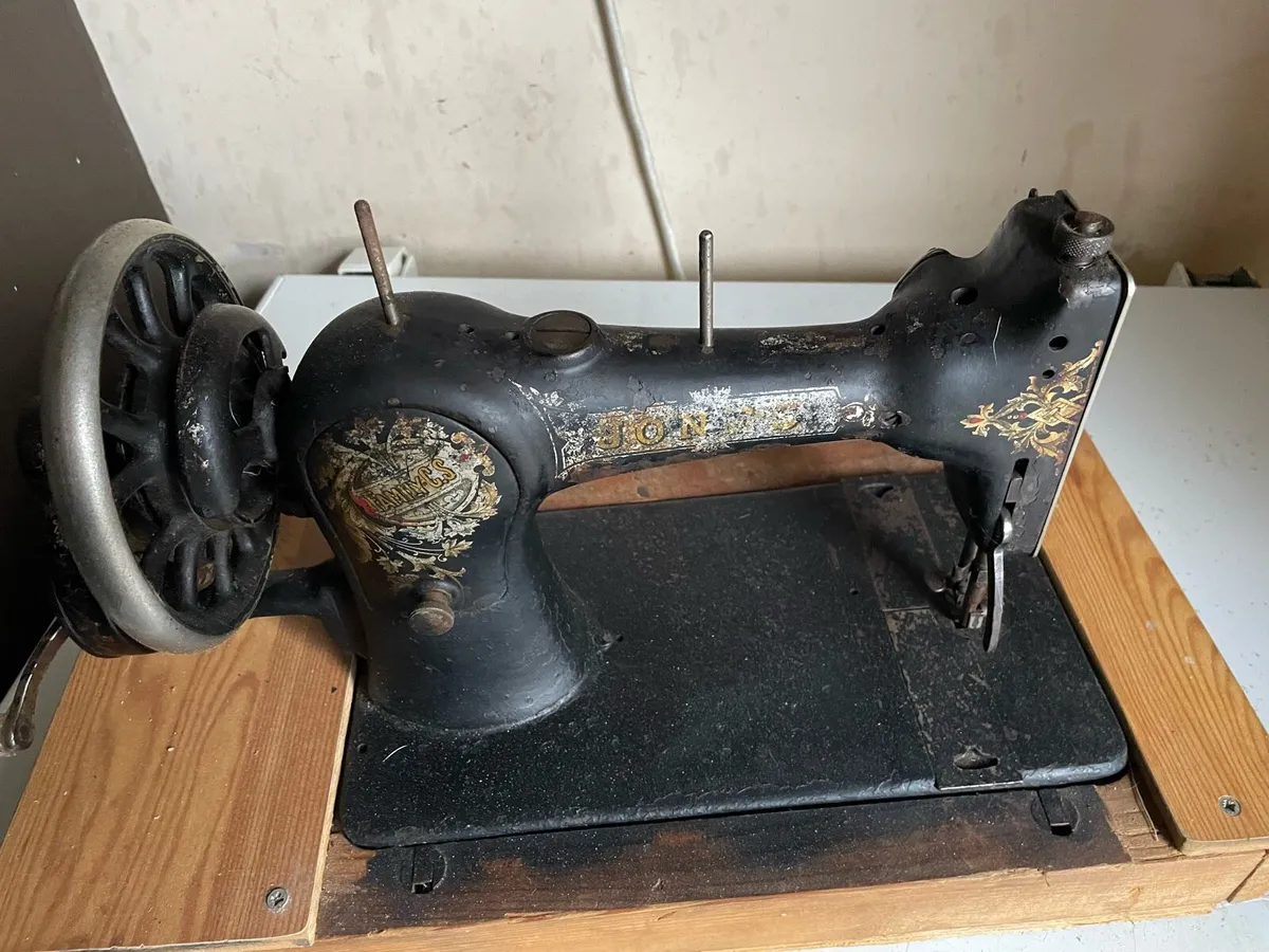 Vintage Jones Cylinder Sewing Machine - Image 2