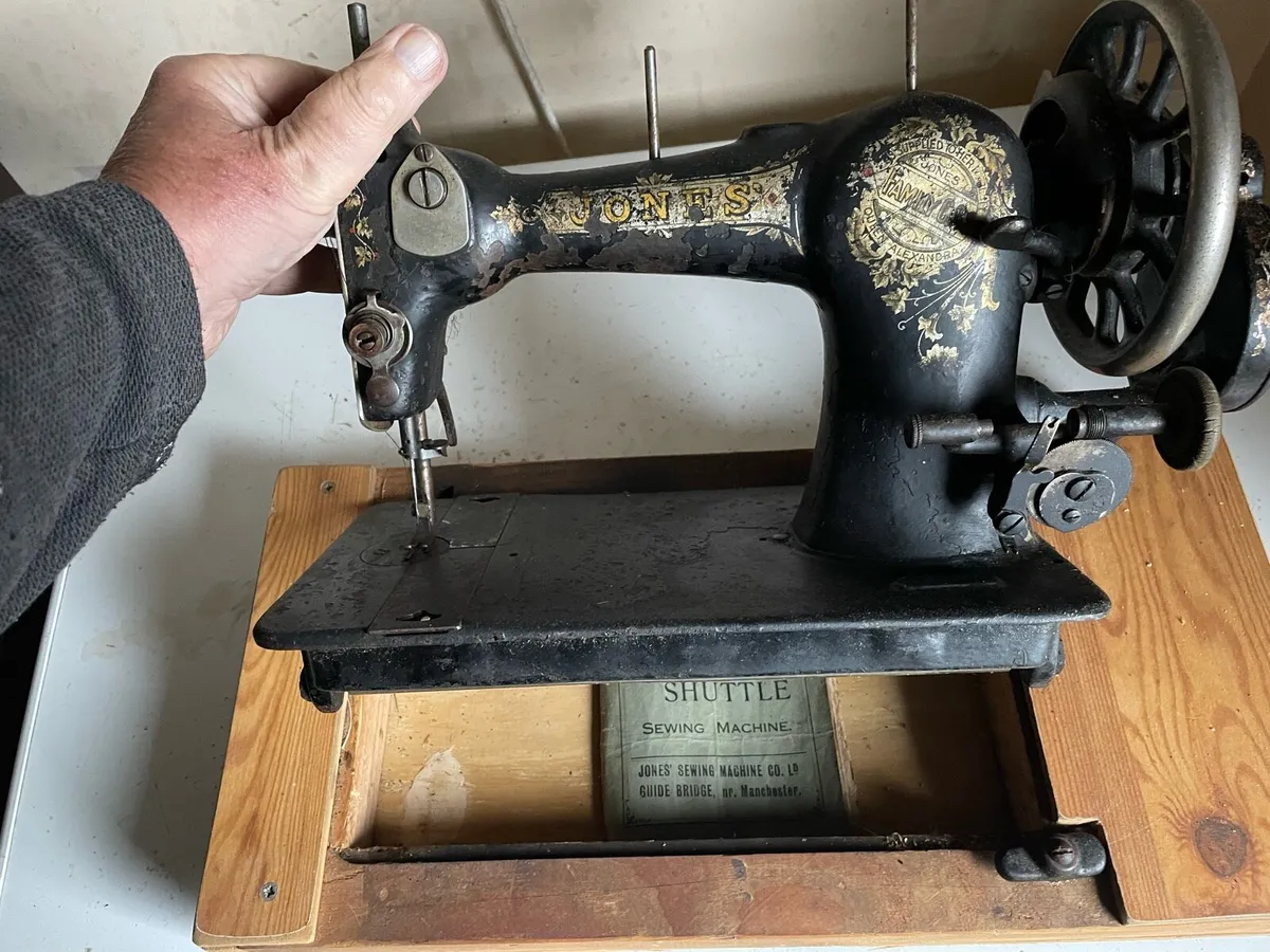 Vintage Jones Cylinder Sewing Machine - Image 3
