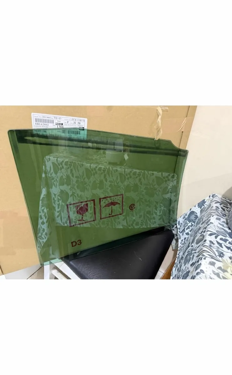 Toyota Camry rear door window