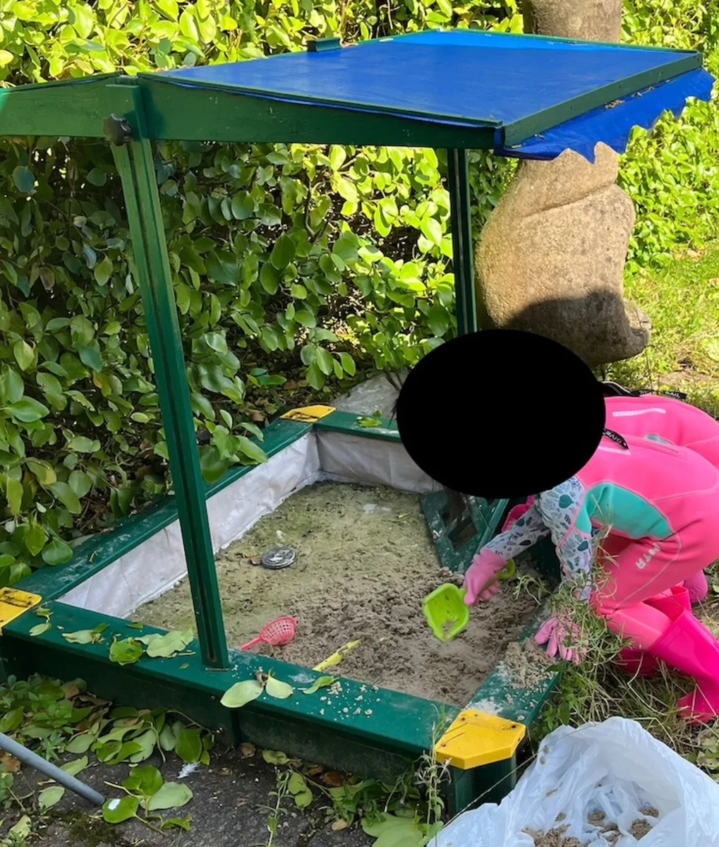 Wooden sandpit - Image 1