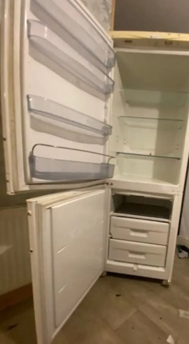 Domotec fridge freezer (slight crack on the top) - Image 2