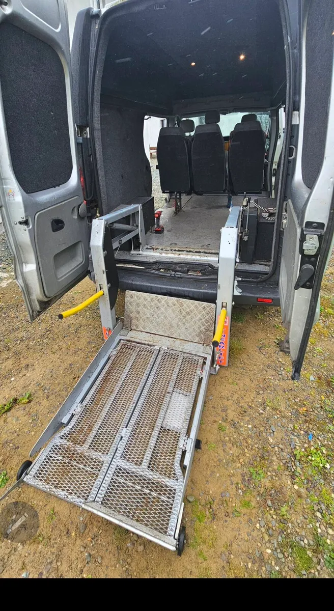 Electric Hydraulic Wheelchair Lift - Image 1