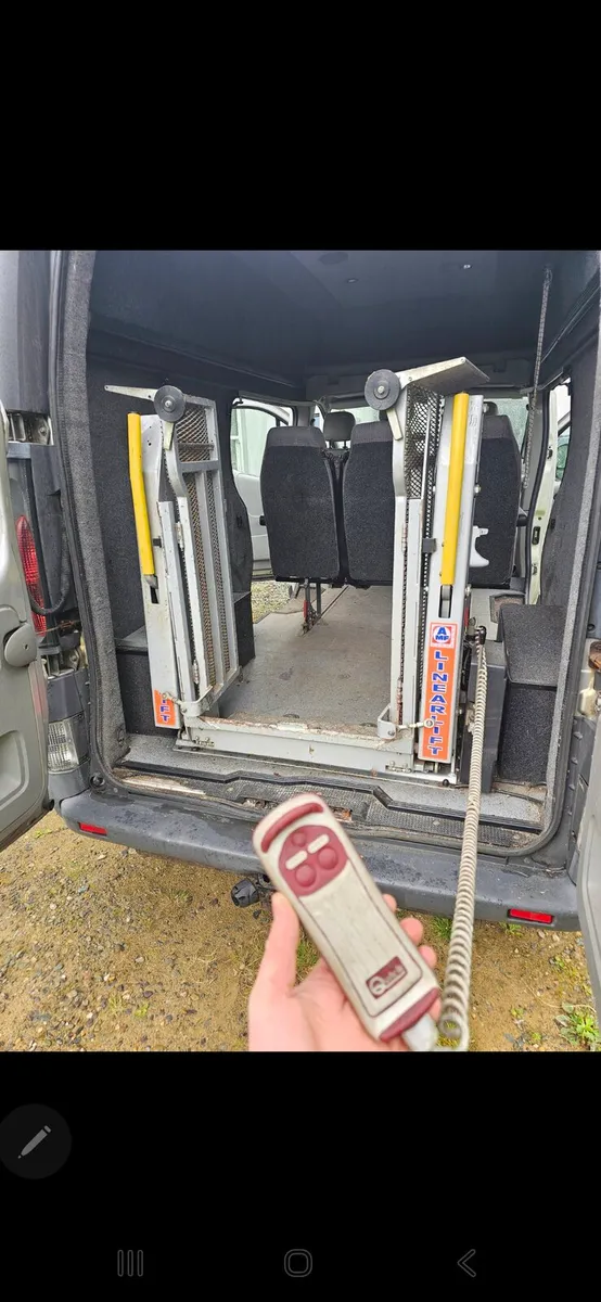 Electric Hydraulic Wheelchair Lift - Image 4