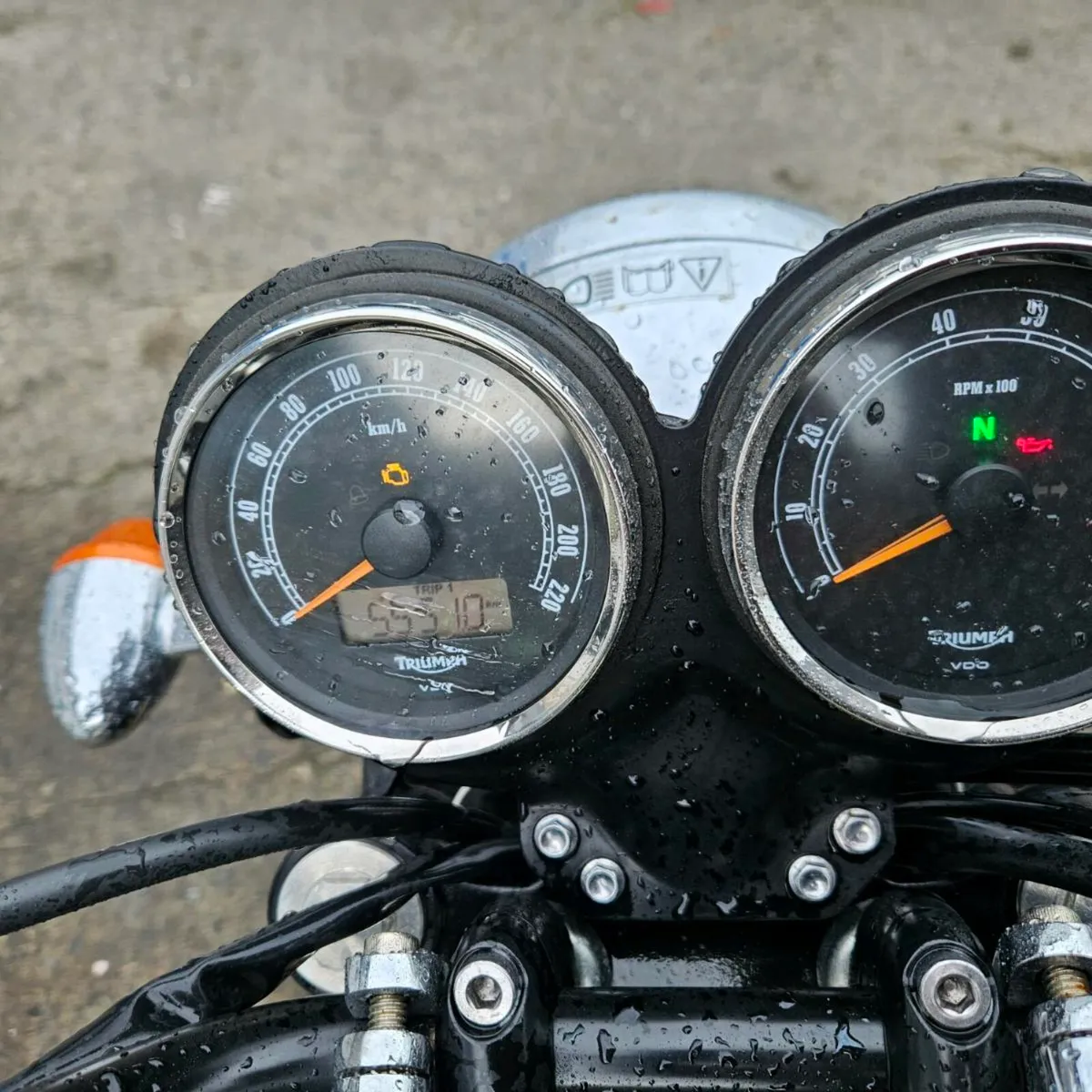 2015 Triumph  Classic 900cc low mlg - Image 2