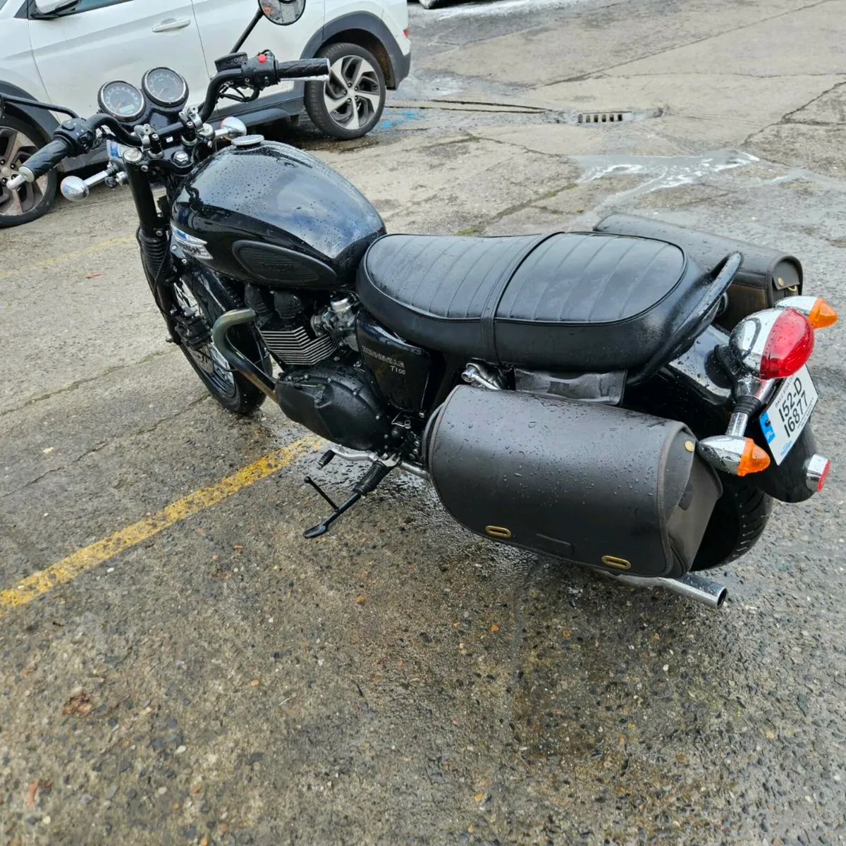 2015 Triumph  Classic 900cc low mlg - Image 3