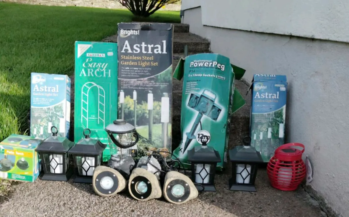 Assortment of new garden lights