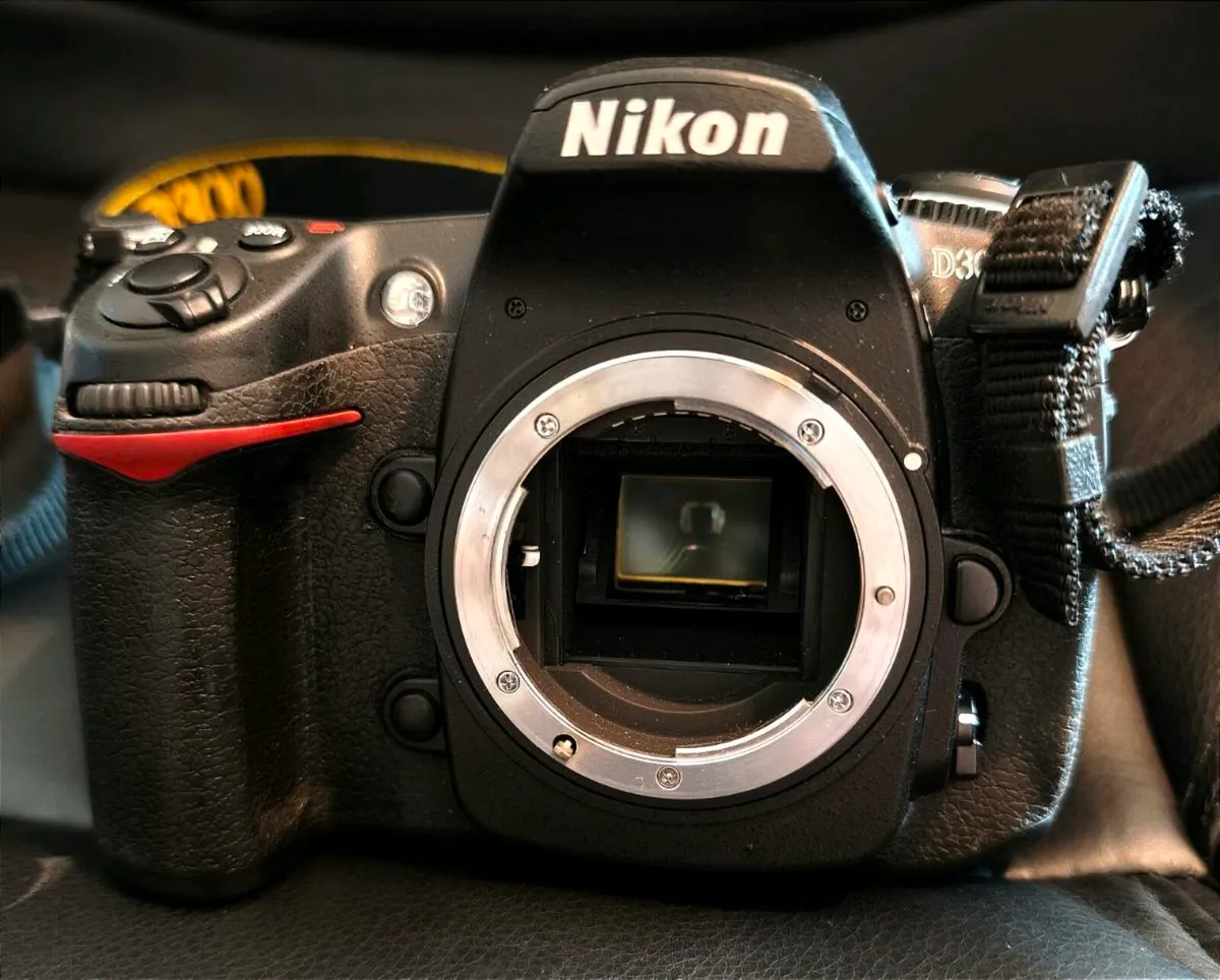 Nikon D300  3k frame count!! - Image 1
