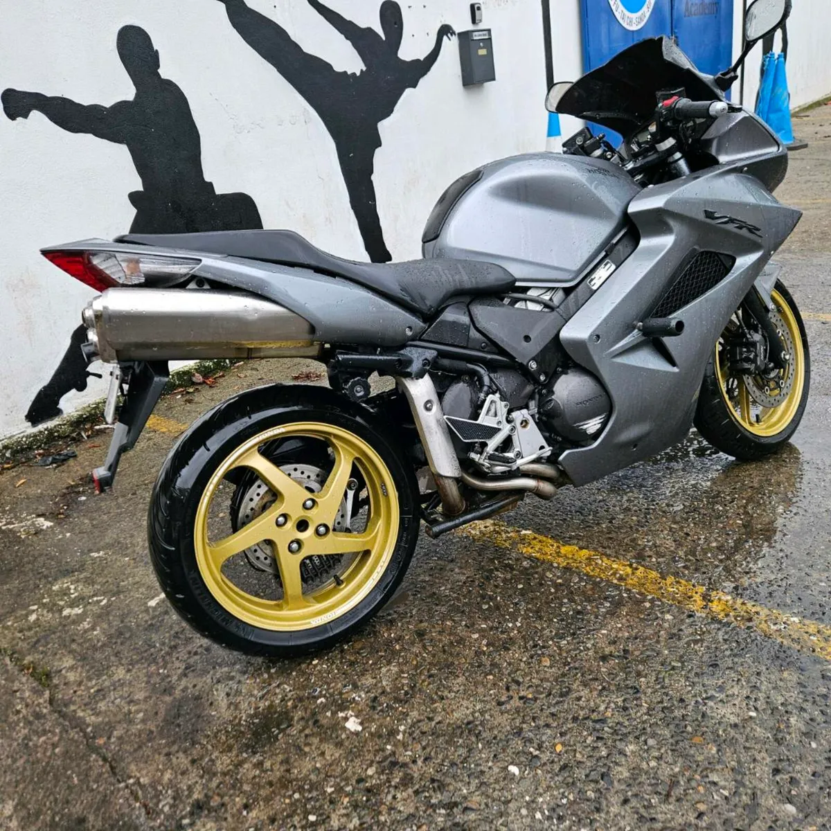 2011 Honda vfr 800 - Image 1