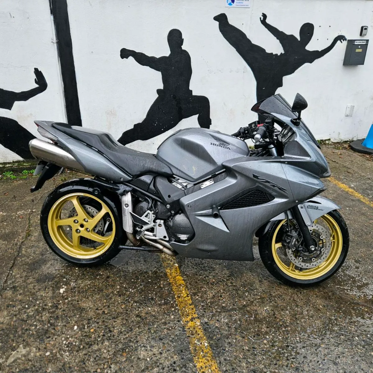 2011 Honda vfr 800 - Image 2