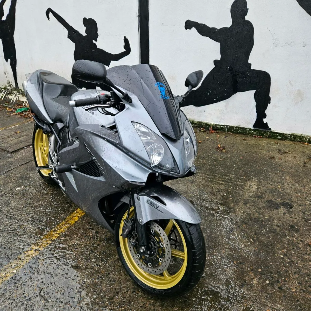 2011 Honda vfr 800 - Image 3