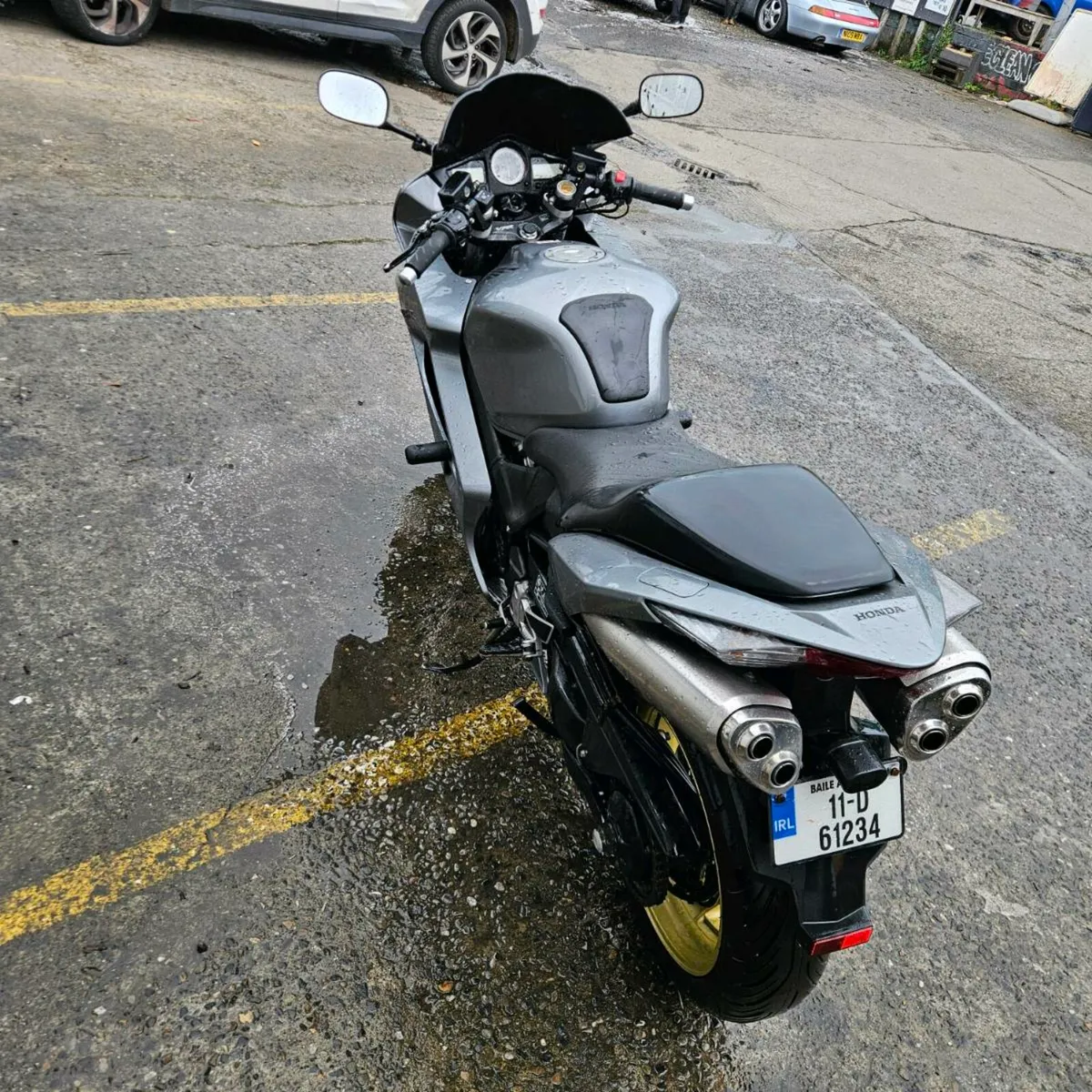 2011 Honda vfr 800 - Image 4