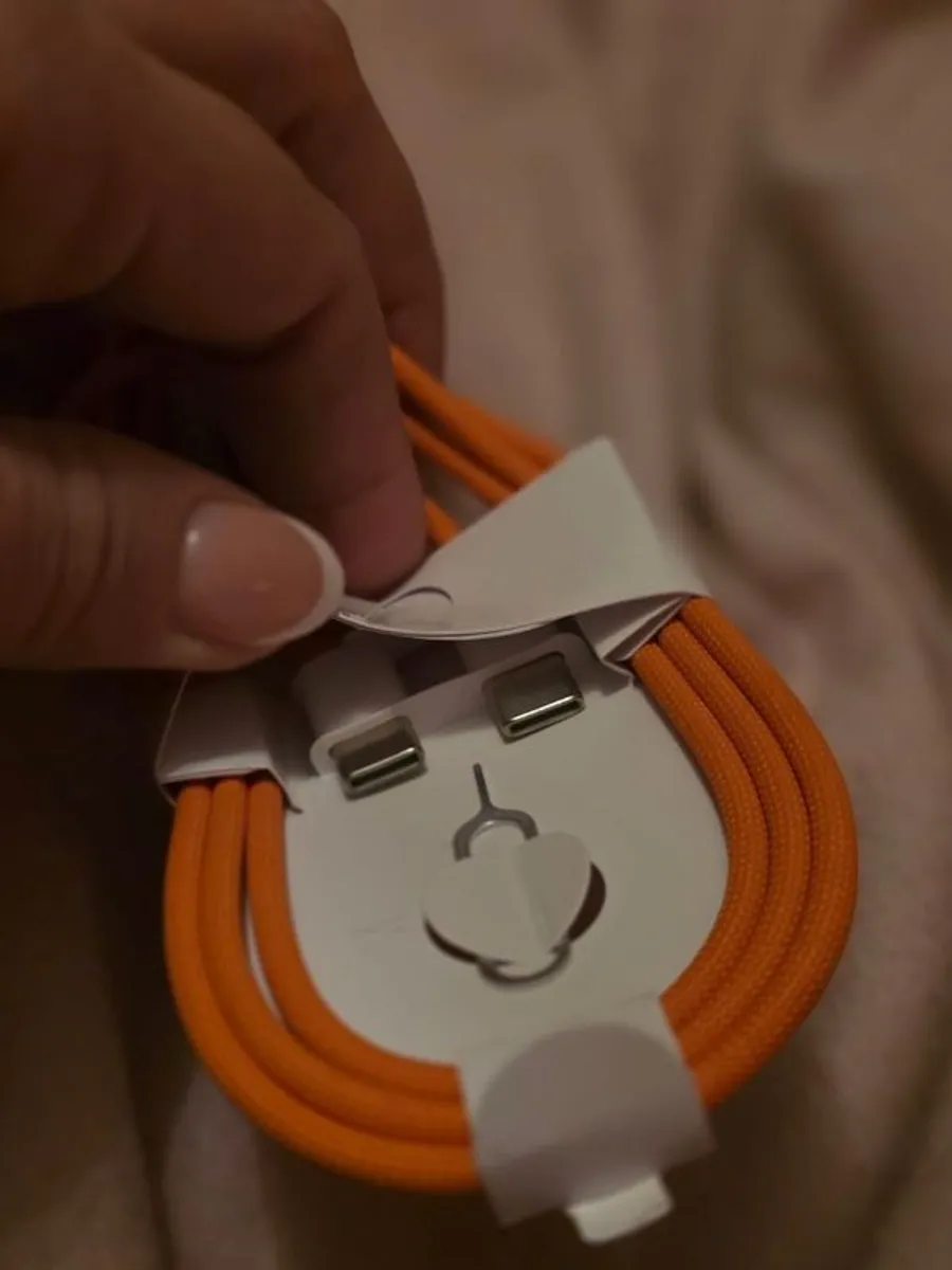 Phone charger - Image 1