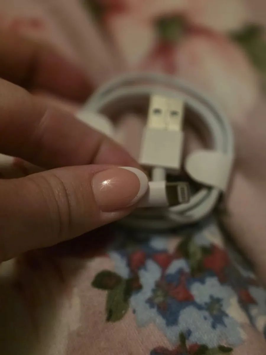 Phone charger - Image 3