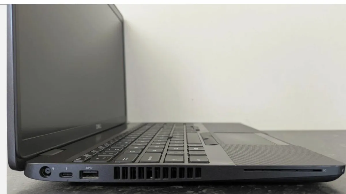 DELL Precision 3540 Gaming Laptop 15 i7 16GB 512GB - Image 4