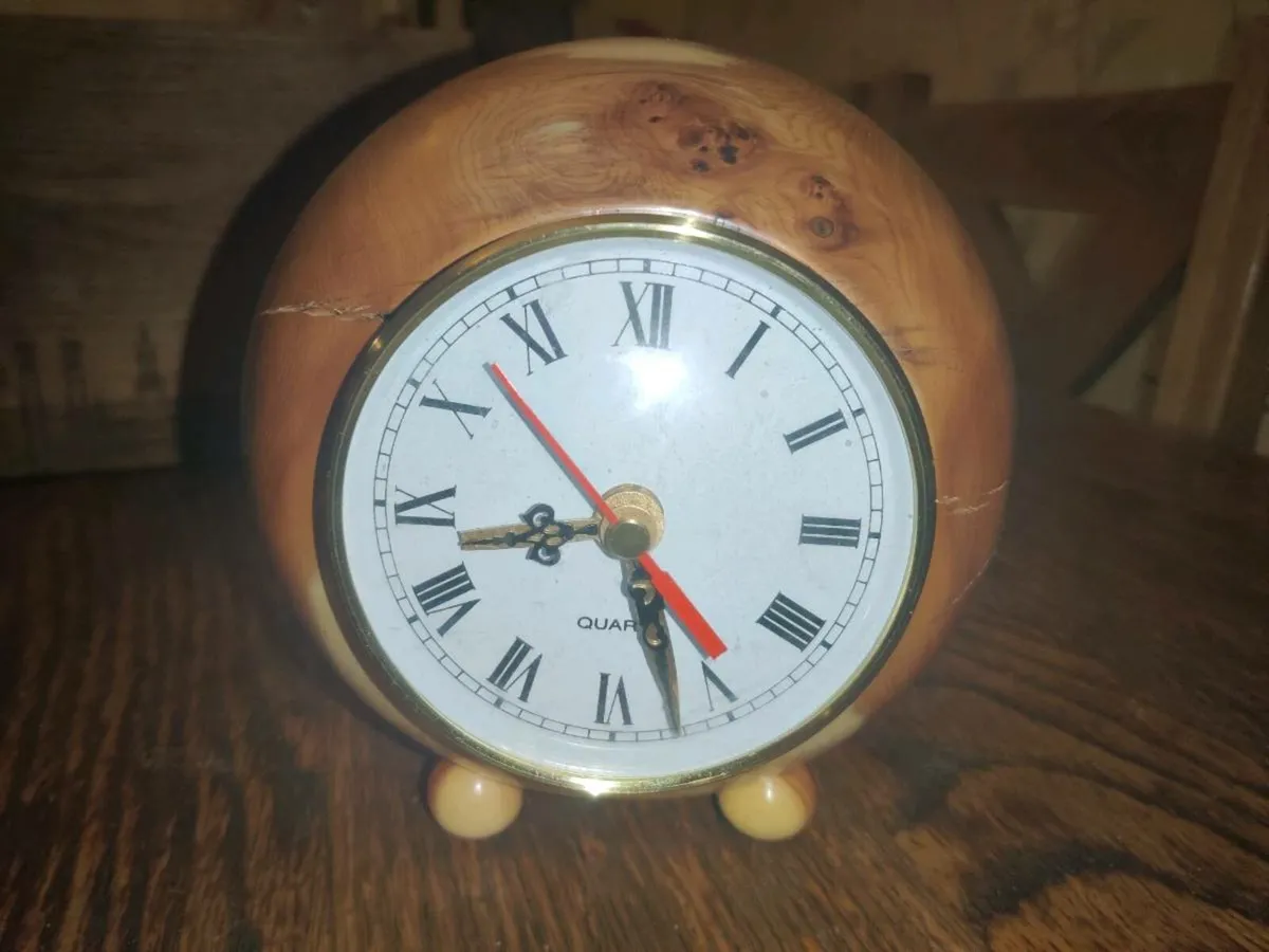 NATURAL LARGE OAK, 5"Round New Heavy Mantle Clock - Image 1
