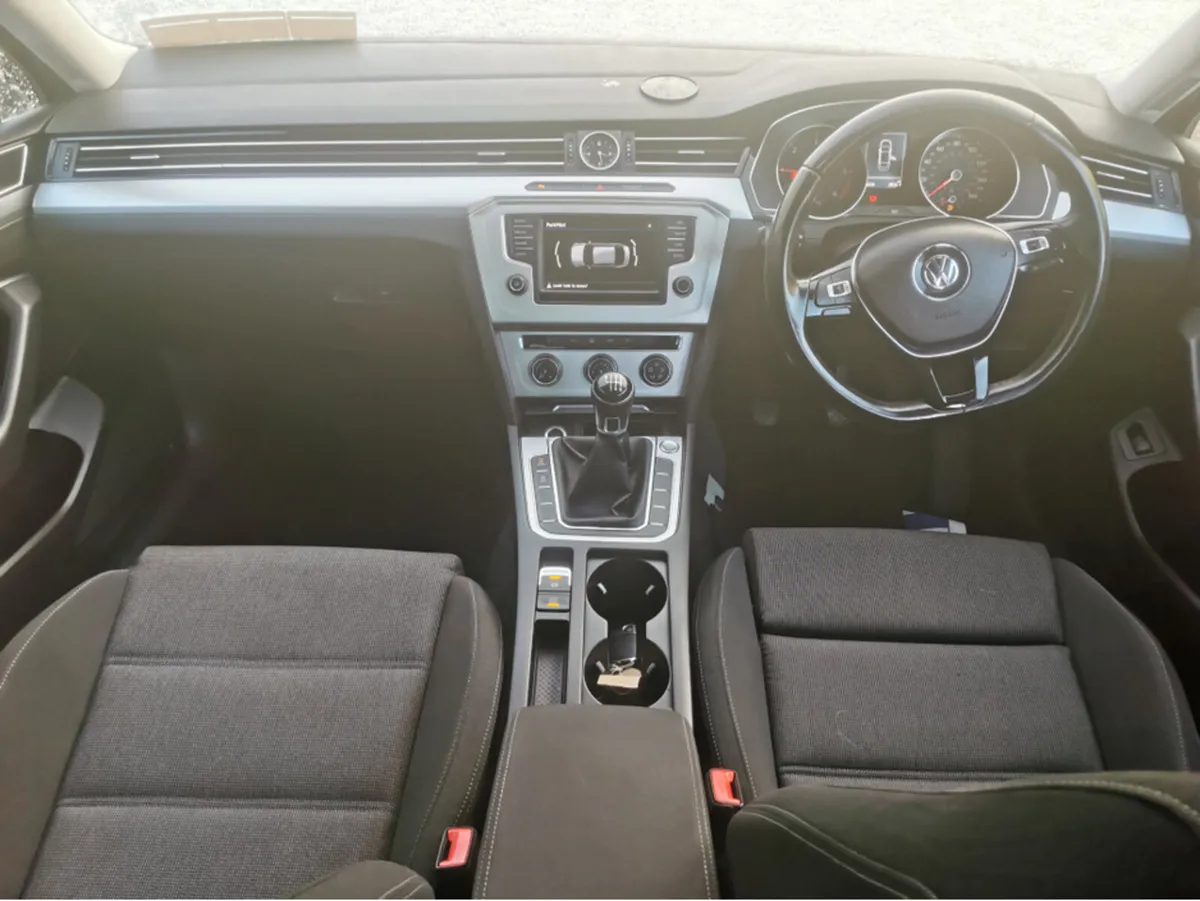 Volkswagen Passat 1.6 TDI SE BUSINESS DSG Auto - Image 4