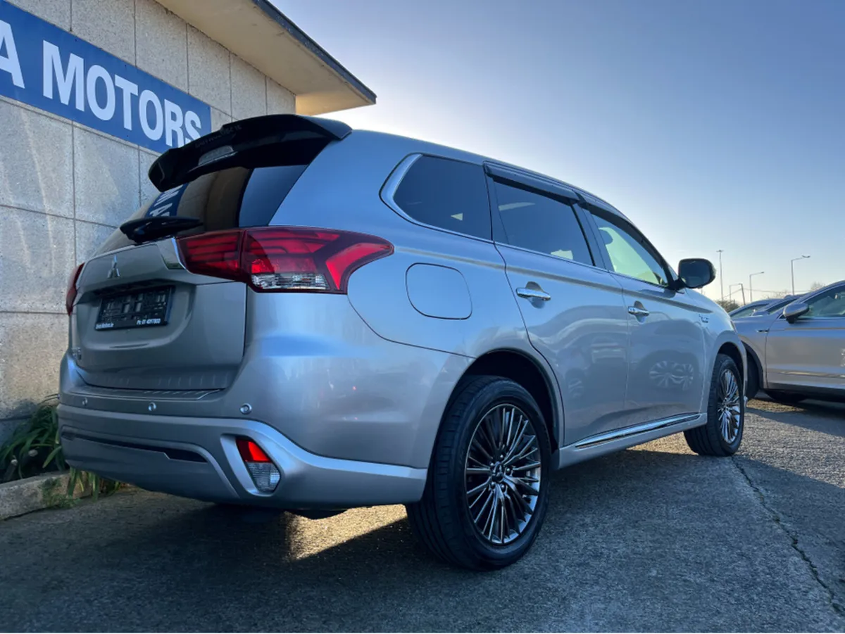 Mitsubishi Outlander S EDITION AUTOMATIC HYBRID PH - Image 4