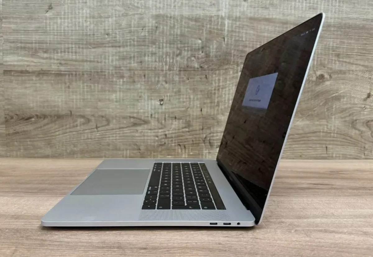 2018 Apple MacBook Pro 15" i7 16GB RAM 256GB SSD - Image 4
