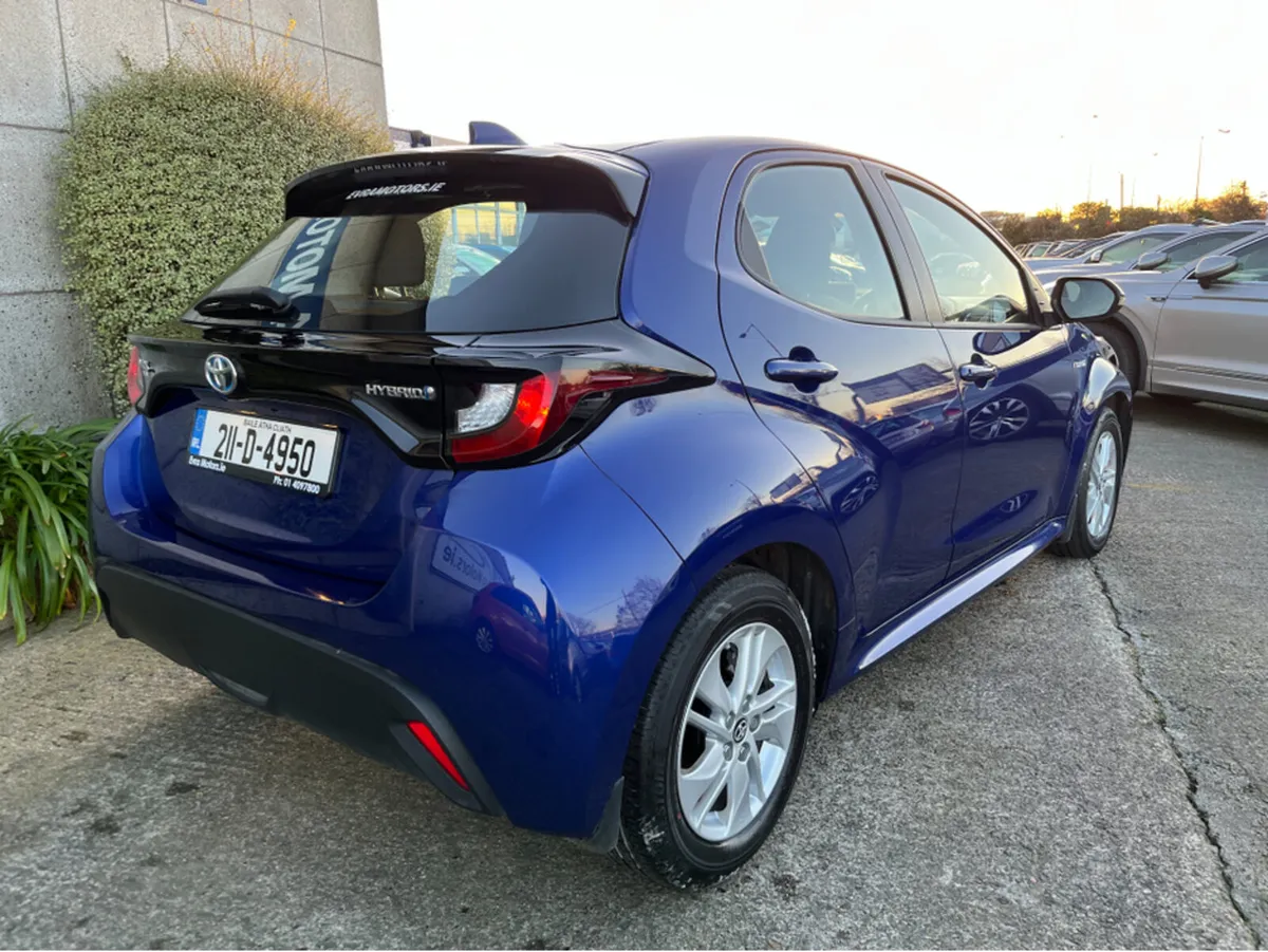Toyota Yaris LUNA HYBRID AUTOMATIC 1.5 PETROL //KE - Image 4