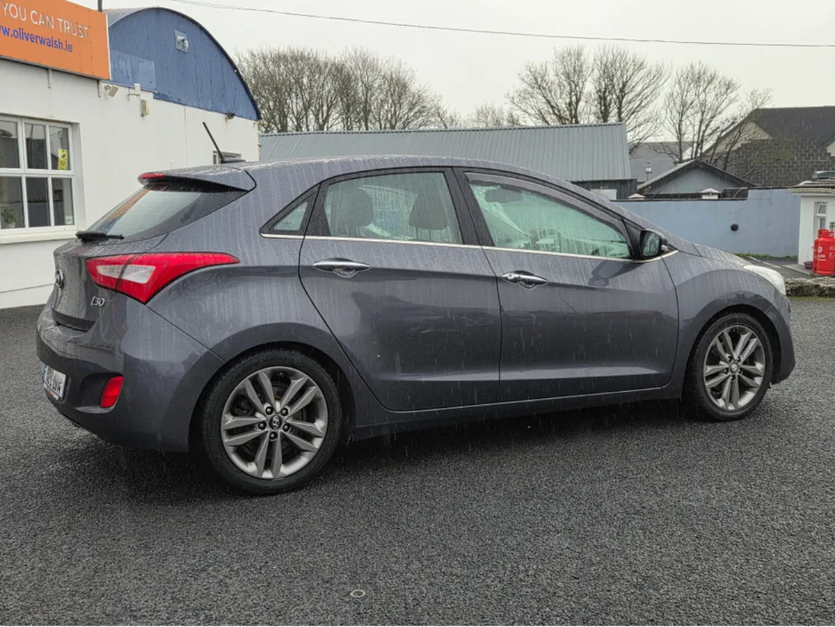 Hyundai i30 PREMIUM BLUE DRIVE 5DR 134BHP - Image 2