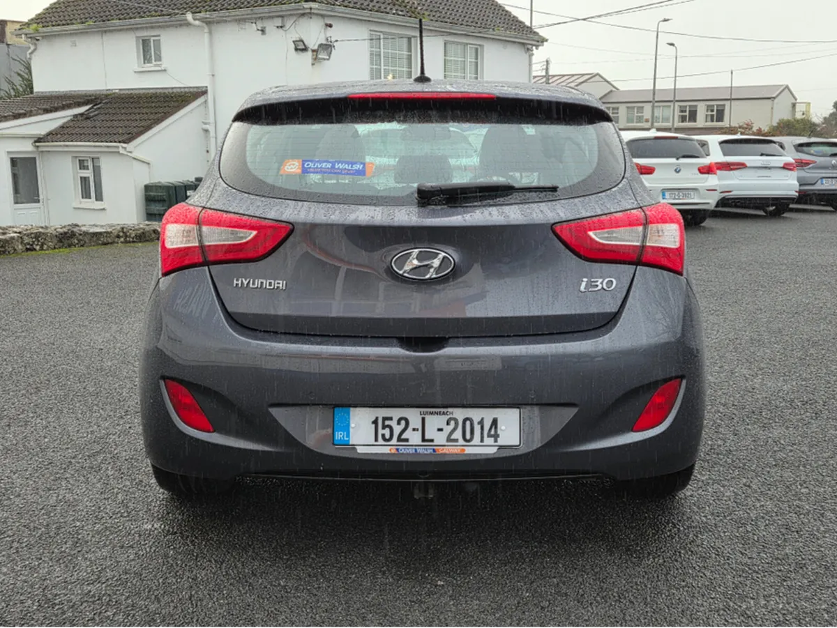 Hyundai i30 PREMIUM BLUE DRIVE 5DR 134BHP - Image 3