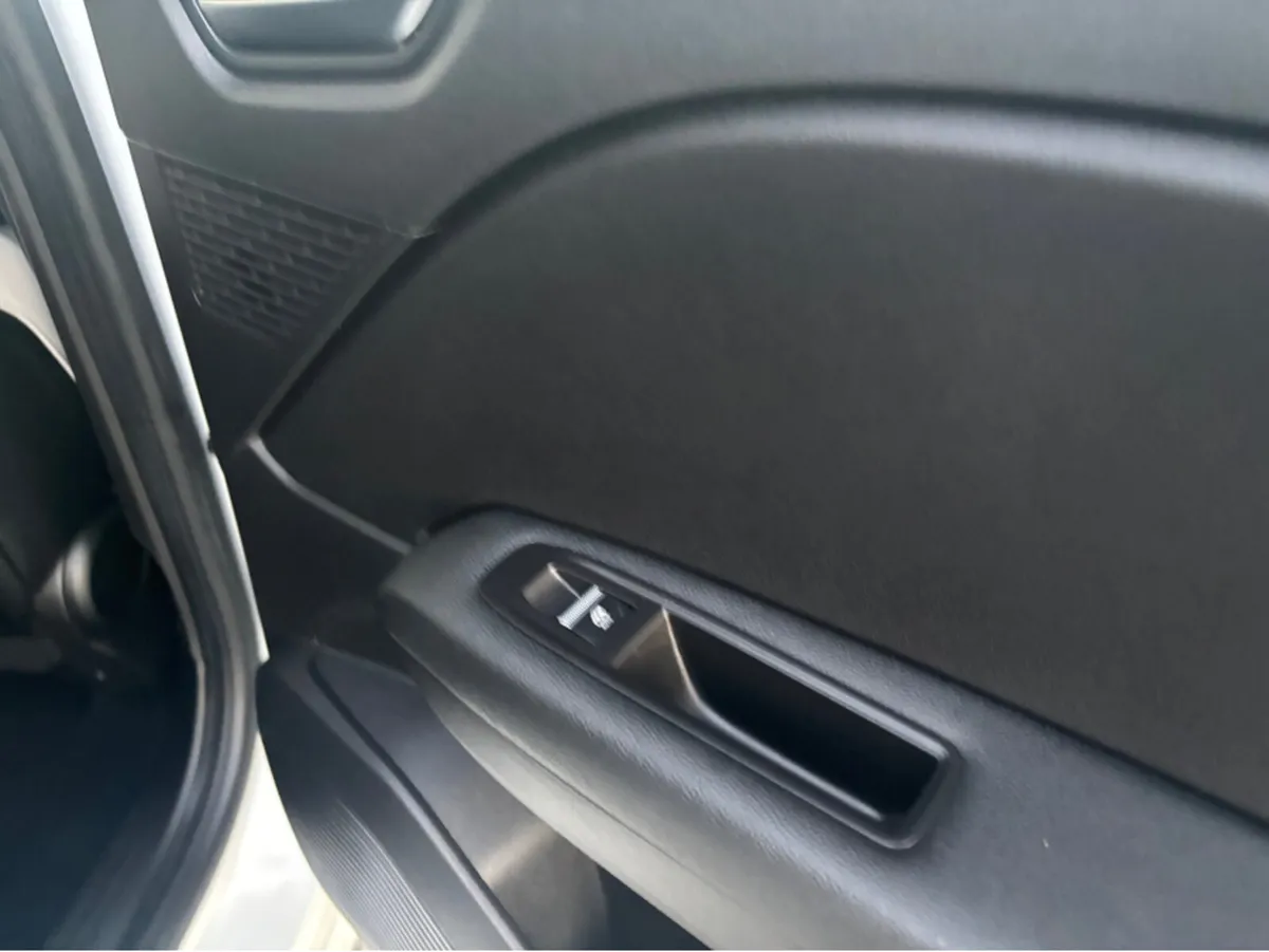 Renault Captur TECHNO TCE 90 MY23 5DR - Image 2